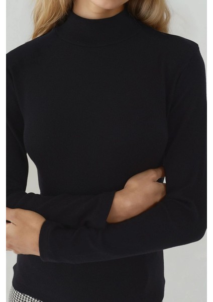 Kadın Ultra Yumuşak Slim Fit Dik Yaka Örme Üst Siyah