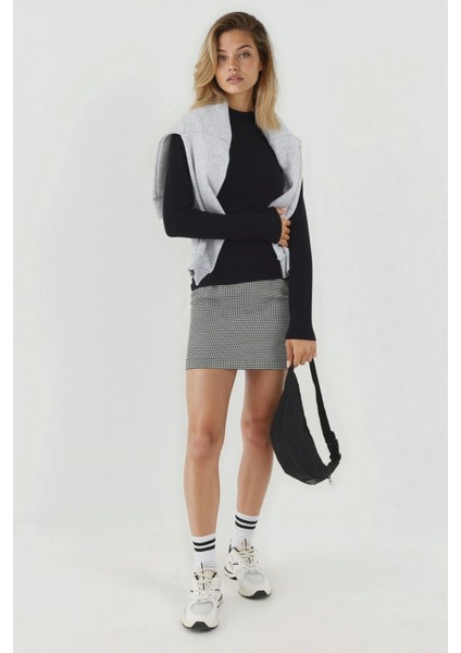 Kadın Ultra Yumuşak Slim Fit Dik Yaka Örme Üst Siyah