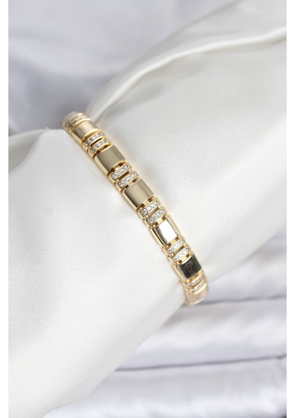 Pirinç Gold Renk Zirkon Taşlı Kadın Bileklik - TJ-BB8082