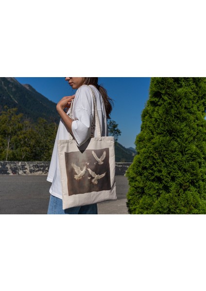 Falling Doves Tote Çanta - Şirin Tote Çantalar, En Iyi Tote Çanta Koleksiyonu, Tote Çantalar, Estetik Kitap Çantaları
