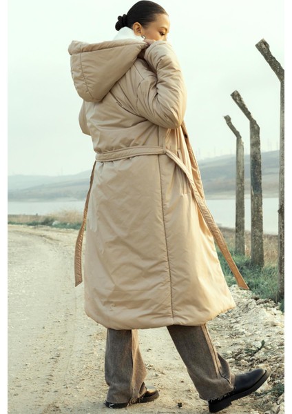 Kapüşonlu Çıt Çıt Kapamalı Elyaflı Uzun Mont Bej 6815 modelleri