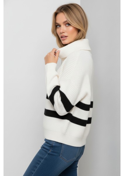 Kadın Ekru Siyah Çizgili Fermuarlı Yaka Triko Kazak Bol Kesim Şerit Detaylı Slikon Yıkama Yumuşak modelleri