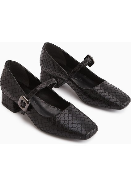Abby Siyah Balık Pulu Dokulu Küt Burunlu Toka Detaylı Günlük Ayakkabı modelleri