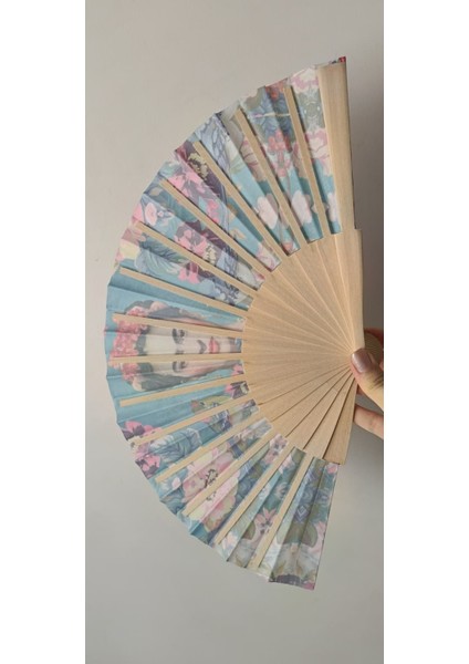 Frida Kahlo Serisi – Colores De México: Corazón Salvaje Büyük Boy Ahşap Yelpaze fiyatları