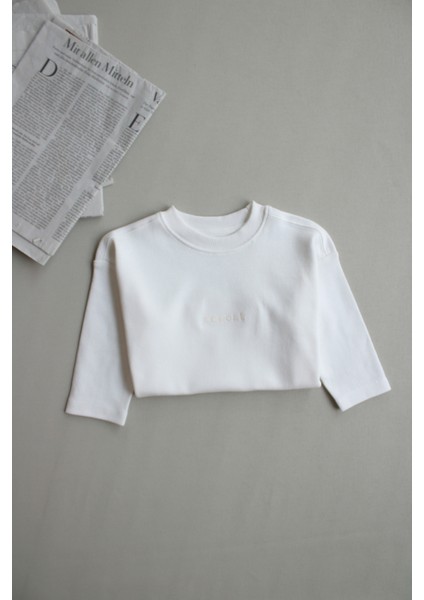 Beyaz Nakışlı Oversize Uzun Kollu T-Shirt