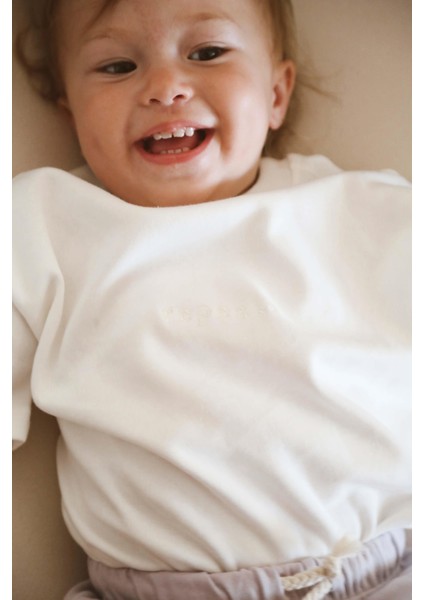 Beyaz Nakışlı Oversize Uzun Kollu T-Shirt fiyatları