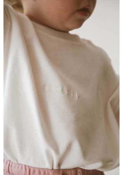 Beyaz Nakışlı Oversize Uzun Kollu T-Shirt fırsatları