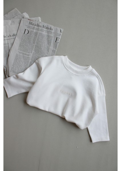 Beyaz Nakışlı Oversize Uzun Kollu T-Shirt