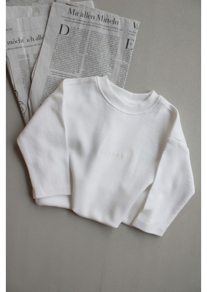 Beyaz Nakışlı Oversize Uzun Kollu T-Shirt
