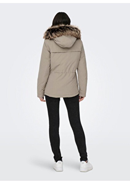 Açık Kahve Kadın Parka Kısa Model Dik Yaka Uzun Kol Günlük Kullanım
