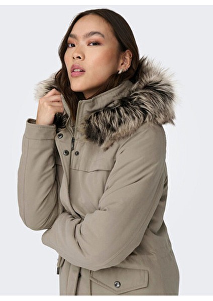 Açık Kahve Kadın Parka Kısa Model Dik Yaka Uzun Kol Günlük Kullanım
