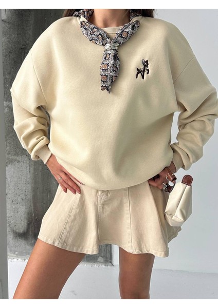 Fularlı Ceylan Nakışlı Siyah Sweatshirt fırsatları