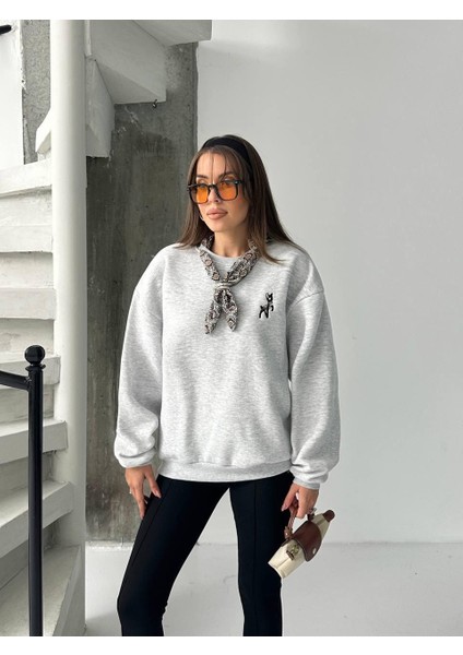Fularlı Ceylan Nakışlı Siyah Sweatshirt