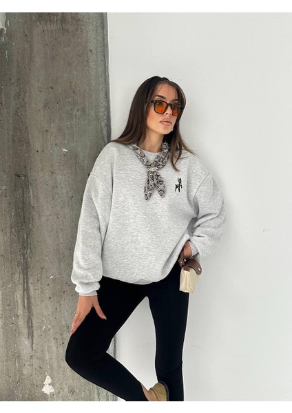 Fularlı Ceylan Nakışlı Siyah Sweatshirt fiyatları