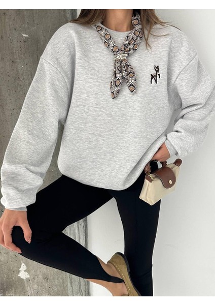 Fularlı Ceylan Nakışlı Siyah Sweatshirt fırsatları