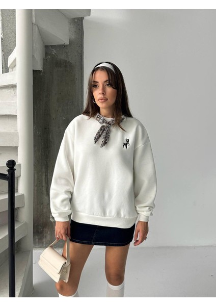 Fularlı Ceylan Nakışlı Siyah Sweatshirt fırsatları