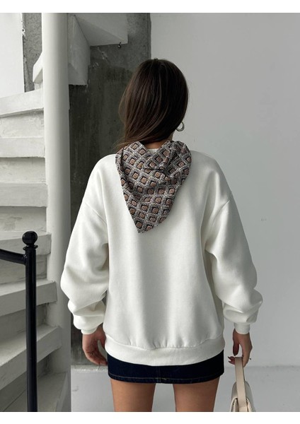 Fularlı Ceylan Nakışlı Siyah Sweatshirt