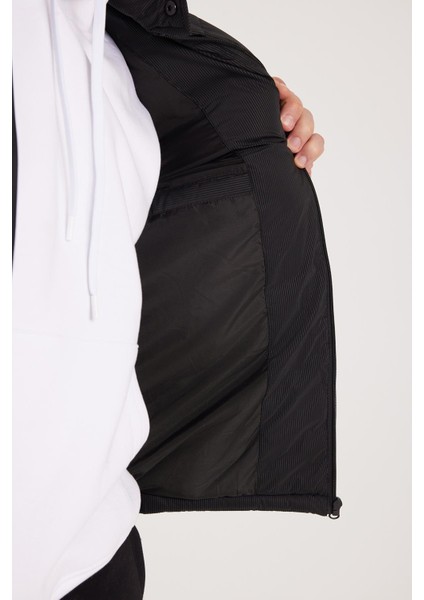 Erkek Regular Fit Klasik Kesim Dik Yaka Çift Cepli Sıcak Tutan Siyah Şişme Mont modelleri