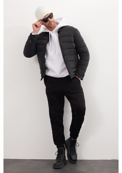 Erkek Regular Fit Klasik Kesim Dik Yaka Çift Cepli Sıcak Tutan Siyah Şişme Mont fırsatları