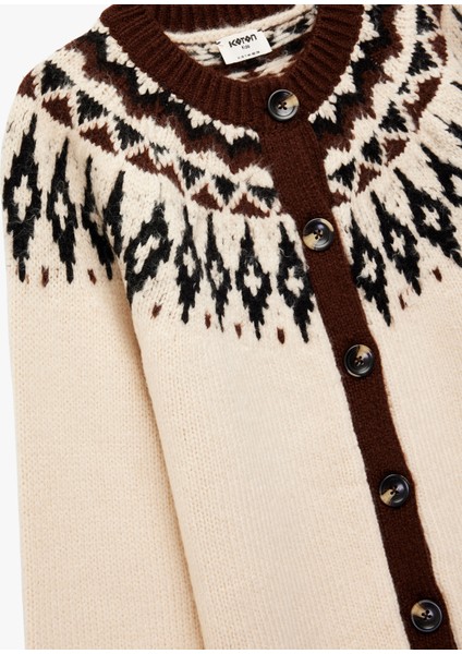 Uzun Kollu Dik Yaka Desenli Triko Hırka modelleri