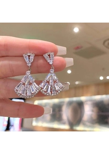 2025 Model, Süper Parlayan Yay Şeklinde Zirkon Küpe, Kadınlar Için Niche Tasarım, Zarif Küpeler, Elit ve Şık Tarz (Yurt Dışından)