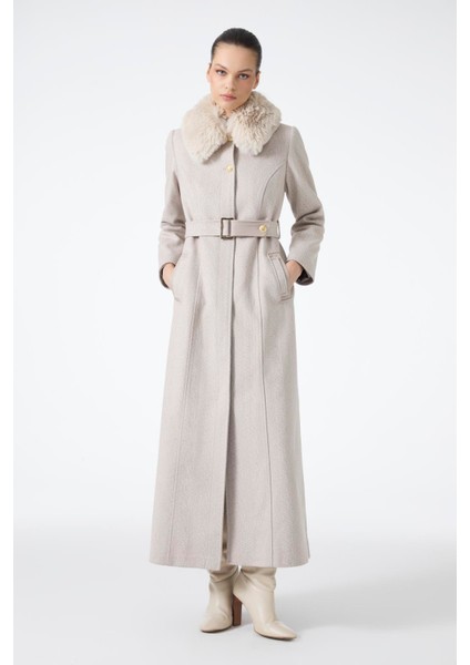 Kürk Yaka Kemer Detaylı Kaşe Bej Manto