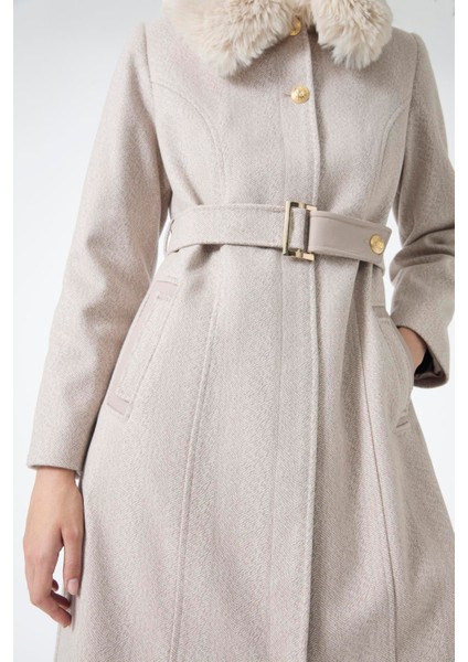 Kürk Yaka Kemer Detaylı Kaşe Bej Manto indirimleri