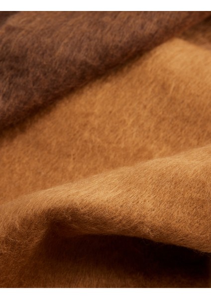 Yumuşak Dokulu Renk Bloklu Püsküllü Uzun Atkı modelleri