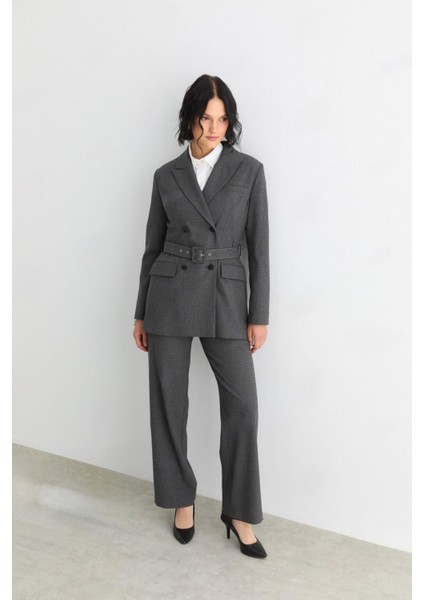 56079 Önden Çift Düğmeli Cepli Kravuze Yaka Ceketli Takım #10-25#