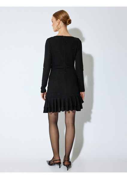 Derin V Yaka Metal Aksesuarlı Simli Mini Elbise fırsatları