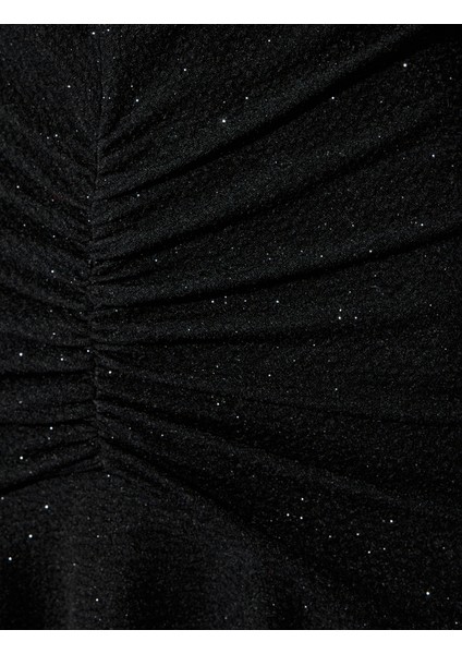 Derin V Yaka Metal Aksesuarlı Simli Mini Elbise