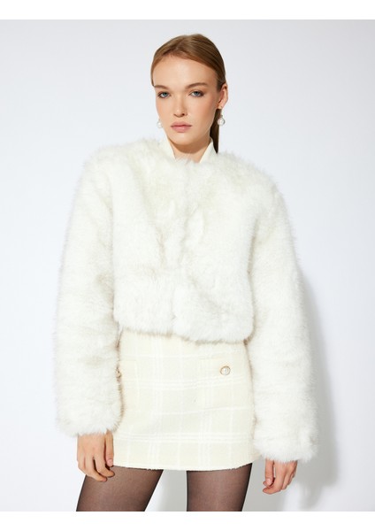Kısa Peluş Ceket Suni Kürk Yuvarlak Yaka Düğmeli Uzun Kollu modelleri