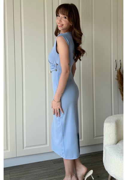 Drapeli Aksesuarlı Mavi Midi Elbise
