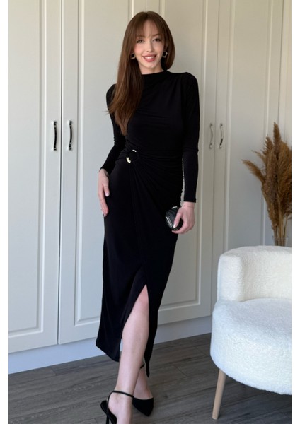 Aksesuar Detaylı Boyunlu Midi Siyah Elbise fiyatları