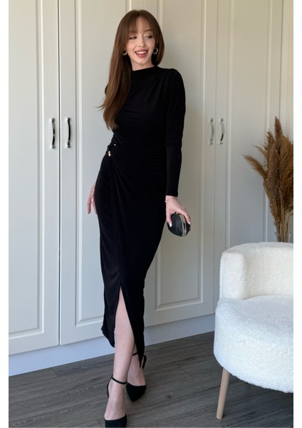 Aksesuar Detaylı Boyunlu Midi Siyah Elbise modelleri