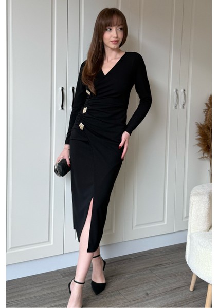 Önü Yırtmaçlı V Yaka Gold Aksesuar Detaylı Şık Midi Kahverengi Elbise fiyatları