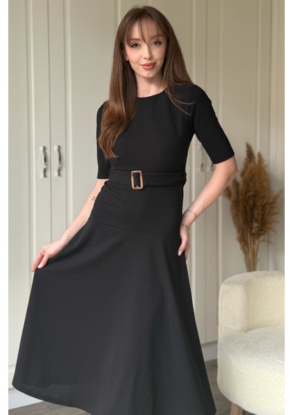 Kısa Kollu Kemerli Etekleri Volanlı Midi Siyah Elbise modelleri