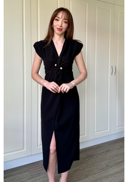 Kruvaze Yaka Vatkalı Incili Siyah Elbise