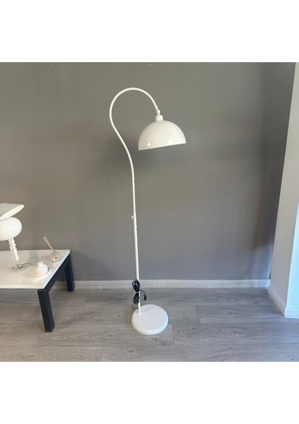 Beyaz Lambader Modern Dekoratif Metal Oturma Odası Çalışma Odası Zemin Lambası