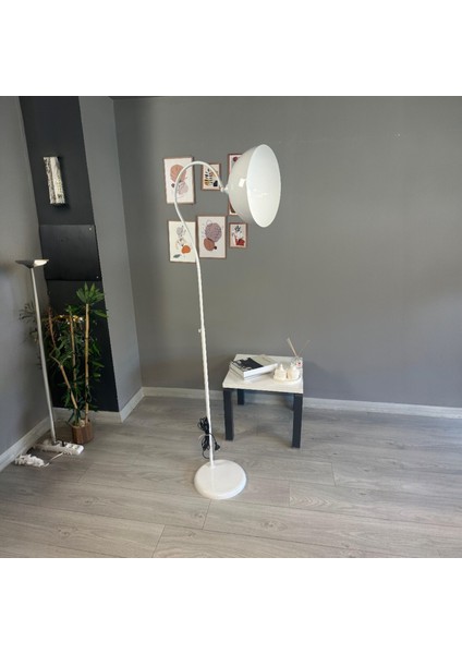 Beyaz Lambader Modern Dekoratif Metal Oturma Odası Çalışma Odası Zemin Lambası modelleri
