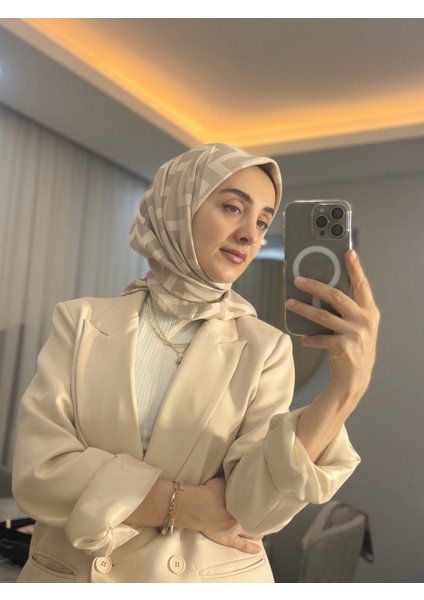 Krem Rengi Kare Eşarplar Eşarp Modelleri fırsatları