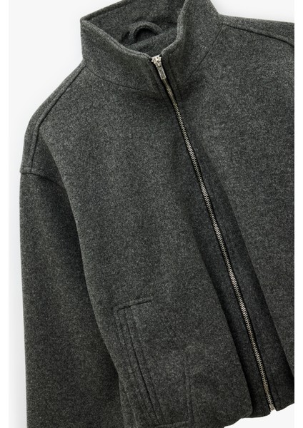 Dik Yaka Uzun Kollu Cepli Fermuarlı Oversize Bomber Ceket modelleri