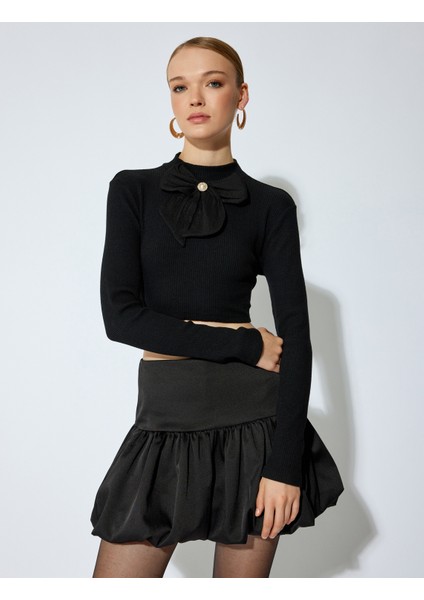 Slim Fit Hafif Dik Yaka Fiyonk Aplike Detaylı Crop Triko Kazak modelleri