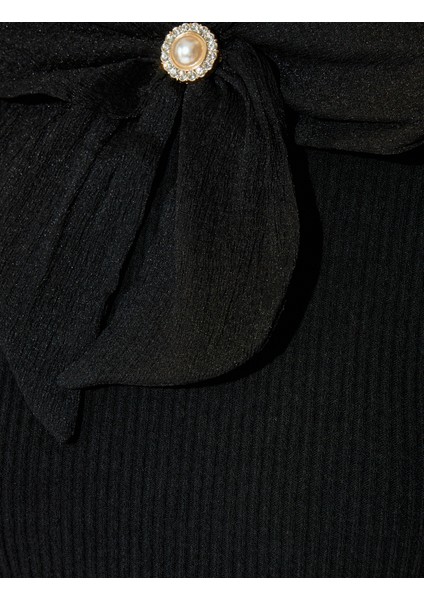 Slim Fit Hafif Dik Yaka Fiyonk Aplike Detaylı Crop Triko Kazak