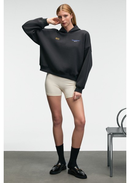 Luxe Kadın Renk Nakışlı ve Arkası Baskı Detaylı Kapüşonlu Antrasit Sweatshirt indirimleri