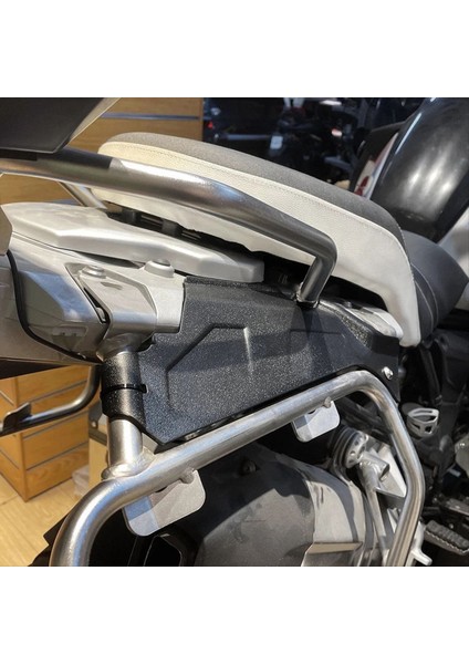 Motosiklet Arka Taşıma Çantası Yan Panel Yüzey Koruma Koruyucu Bmw R1200GS R1250GS Adv Gs R1250 R1200 Macera Gsa (Yurt Dışından) fırsatları
