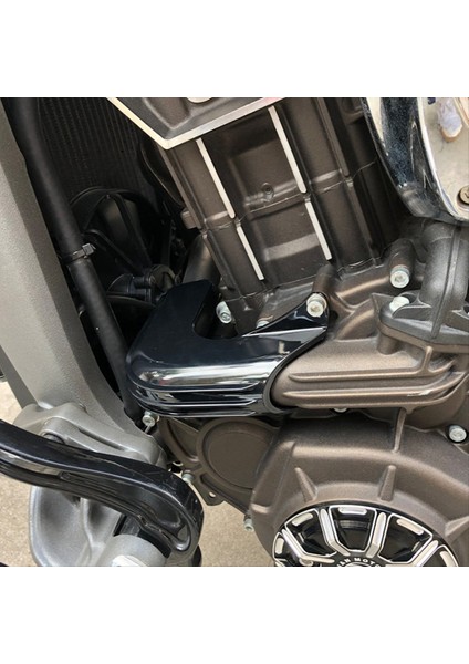 Motosiklet Soğutma Sıvısı Borusu Koruma Motor Soğutucu Hortum Ayar Kapağı Hint Izci 2015-2023 Gümüş (Yurt Dışından) indirimleri