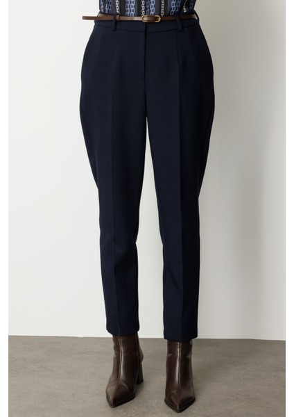 Beli Kemerli Dar Paça Pantolon Siyah fırsatları