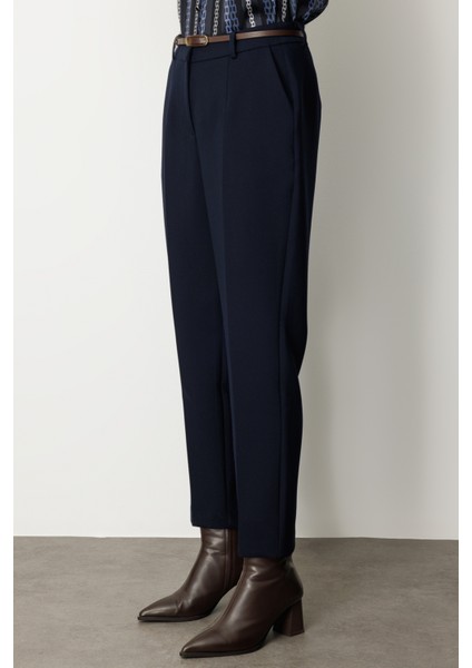 Beli Kemerli Dar Paça Pantolon Siyah indirimleri