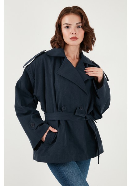 Oversize Fit Kruvaze Yaka Kuşaklı Düğmeli Trençkot Bayan Trençkot 6839609 indirimleri